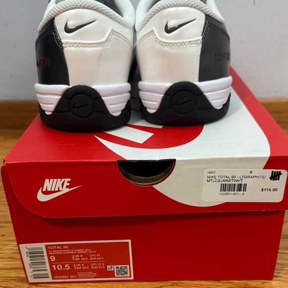 Nike Men's Black and White Athletic Sneakers - Picture 5 of 5